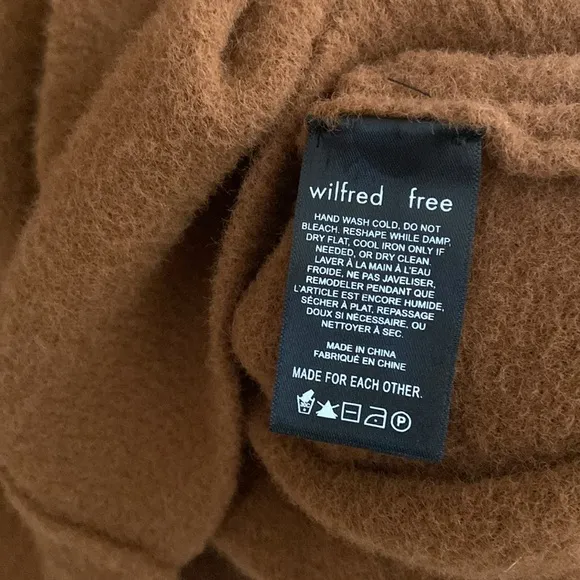 Aritzia Wilfred Free- Hush Knit V-Neck Sweater