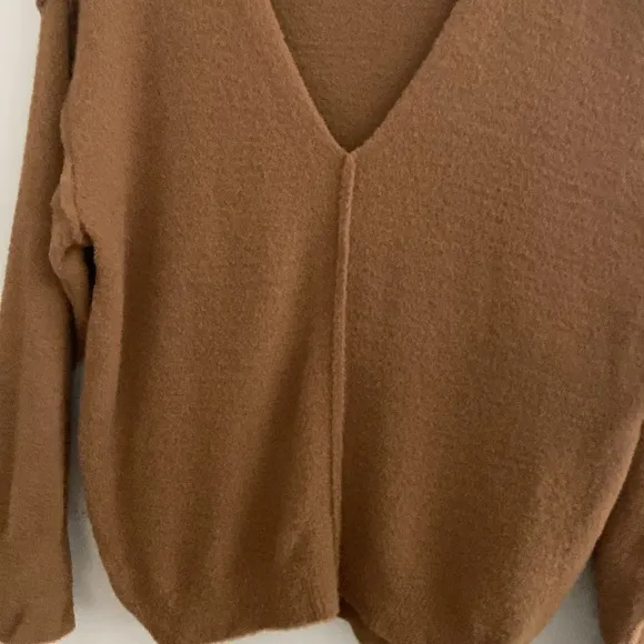 Aritzia Wilfred Free- Hush Knit V-Neck Sweater