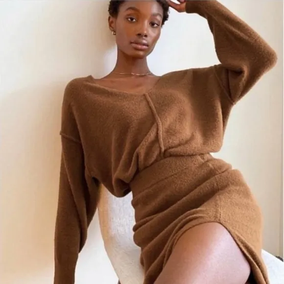 Aritzia Wilfred Free- Hush Knit V-Neck Sweater