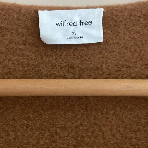 Aritzia Wilfred Free- Hush Knit V-Neck Sweater