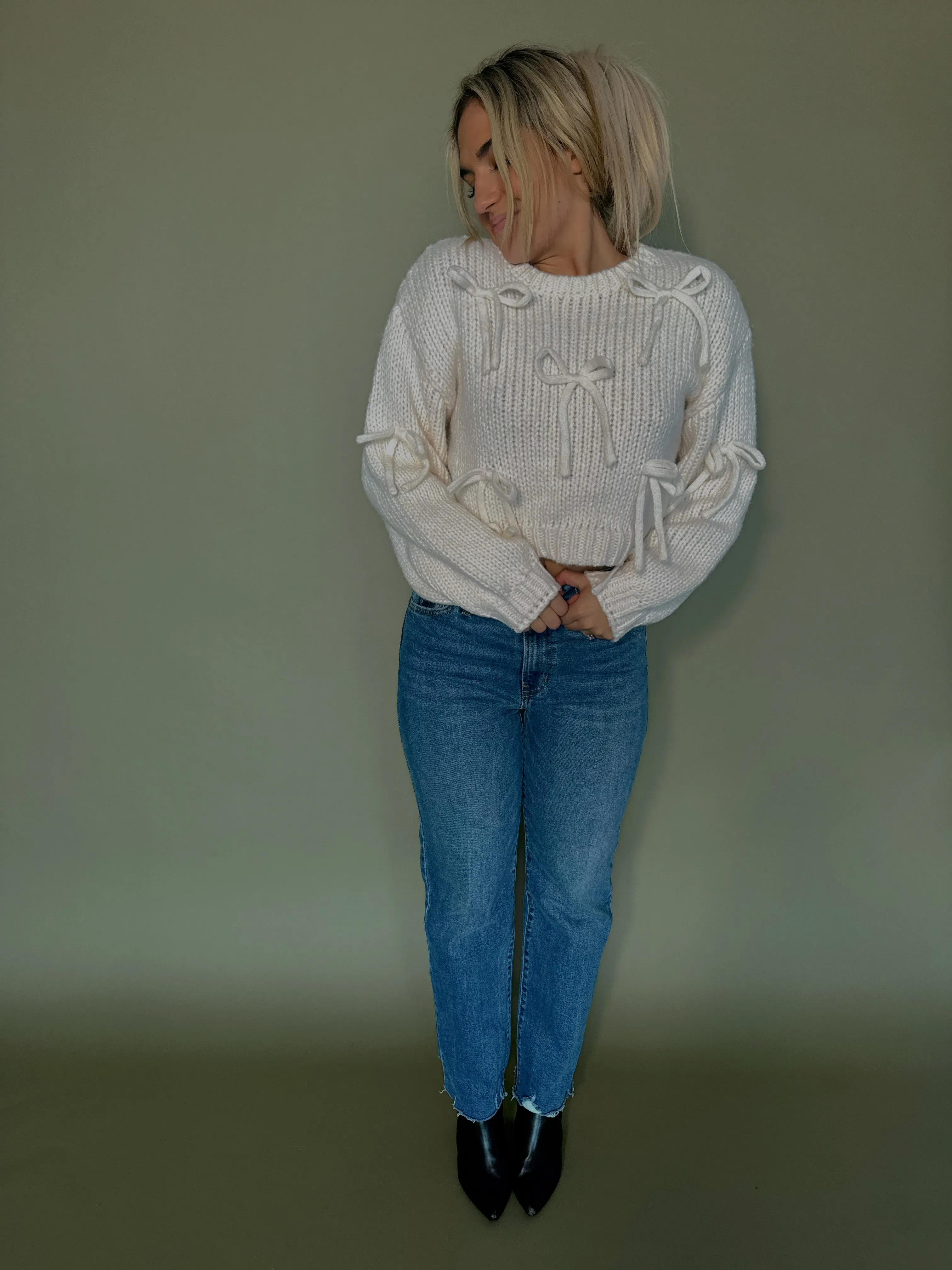 BOW APPLIQUE SWEATER
