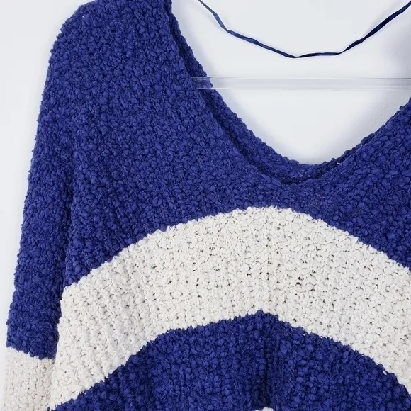 CHUNKY Knit Blue and Cream V-Neck Stripe Sweater …
