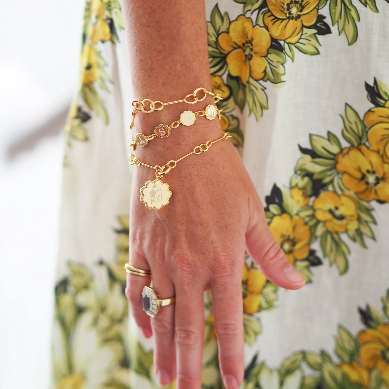 Goldbug Small Scalloped Pendant