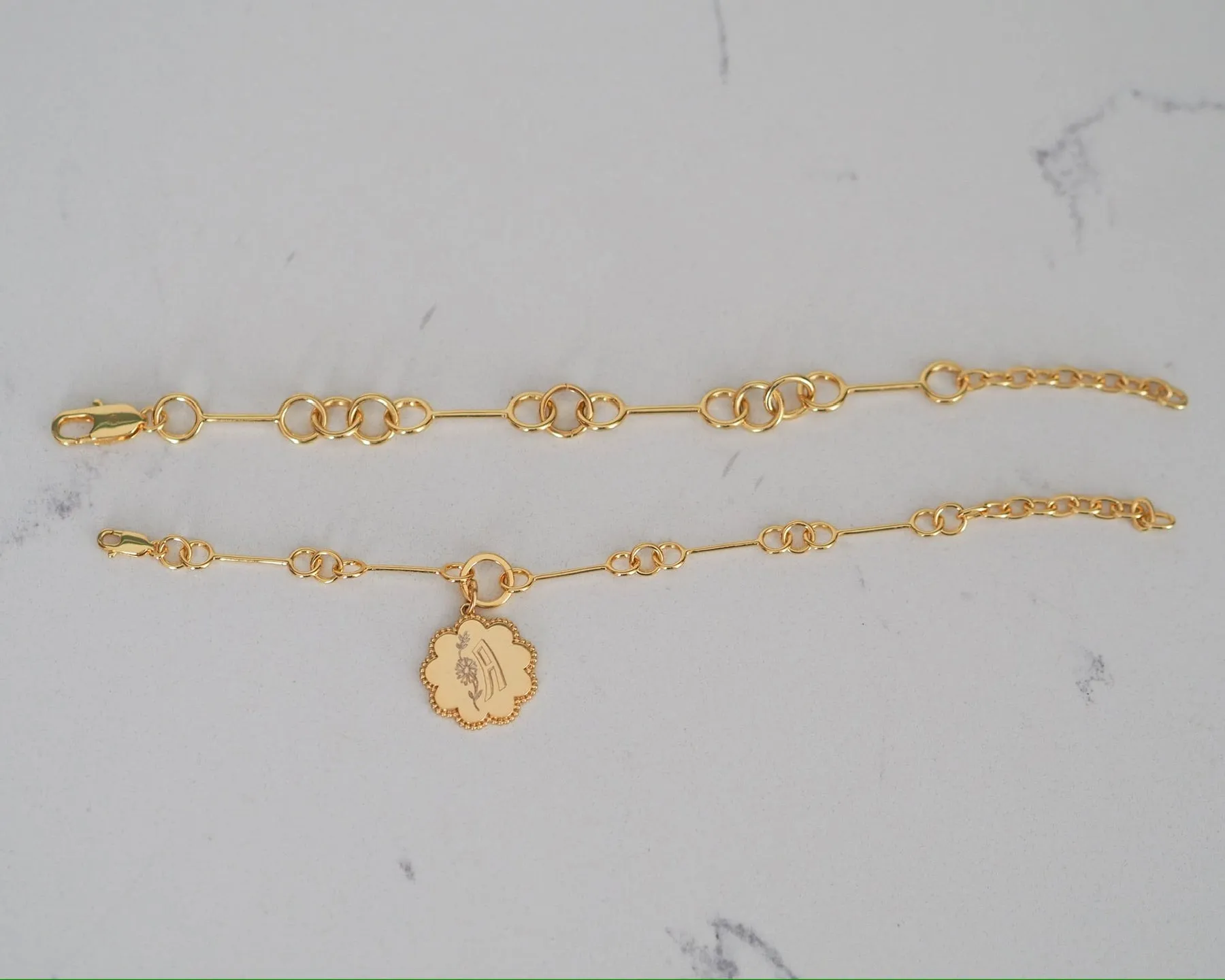 Goldbug Small Scalloped Pendant