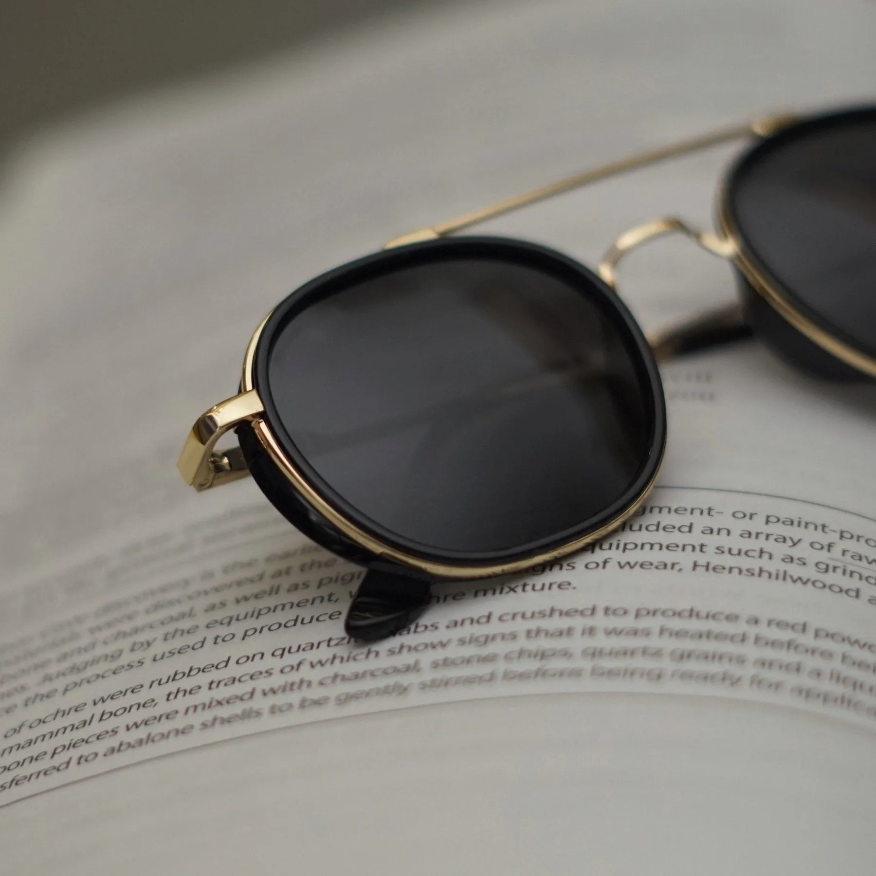 Golden Black  S4612 Metal Frame Polarized Round Sunglasses For Men And Women-Unique and Classy