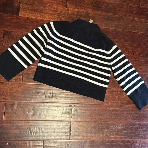 J. Crew Chunky crewneck sweater in Supersoft yarn cropped fit exaggerated sleeve