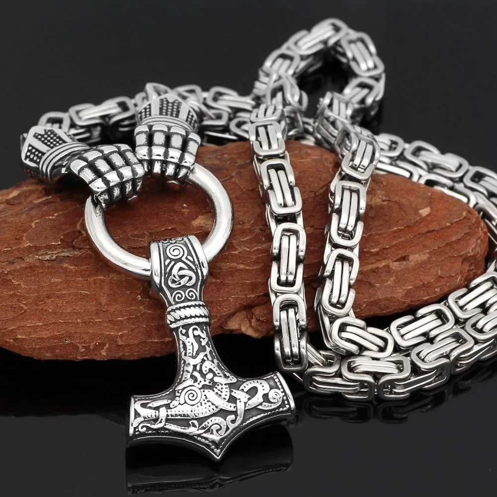 King Chain With Berserker Holding A Mjolnir Pendant