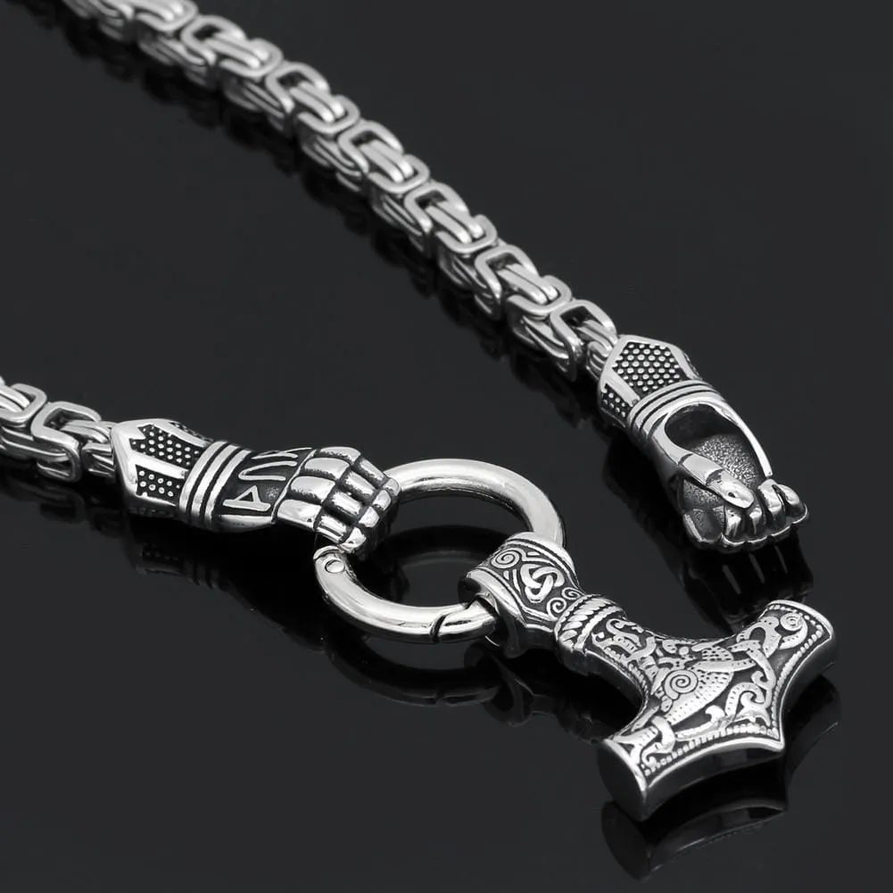 King Chain With Berserker Holding A Mjolnir Pendant