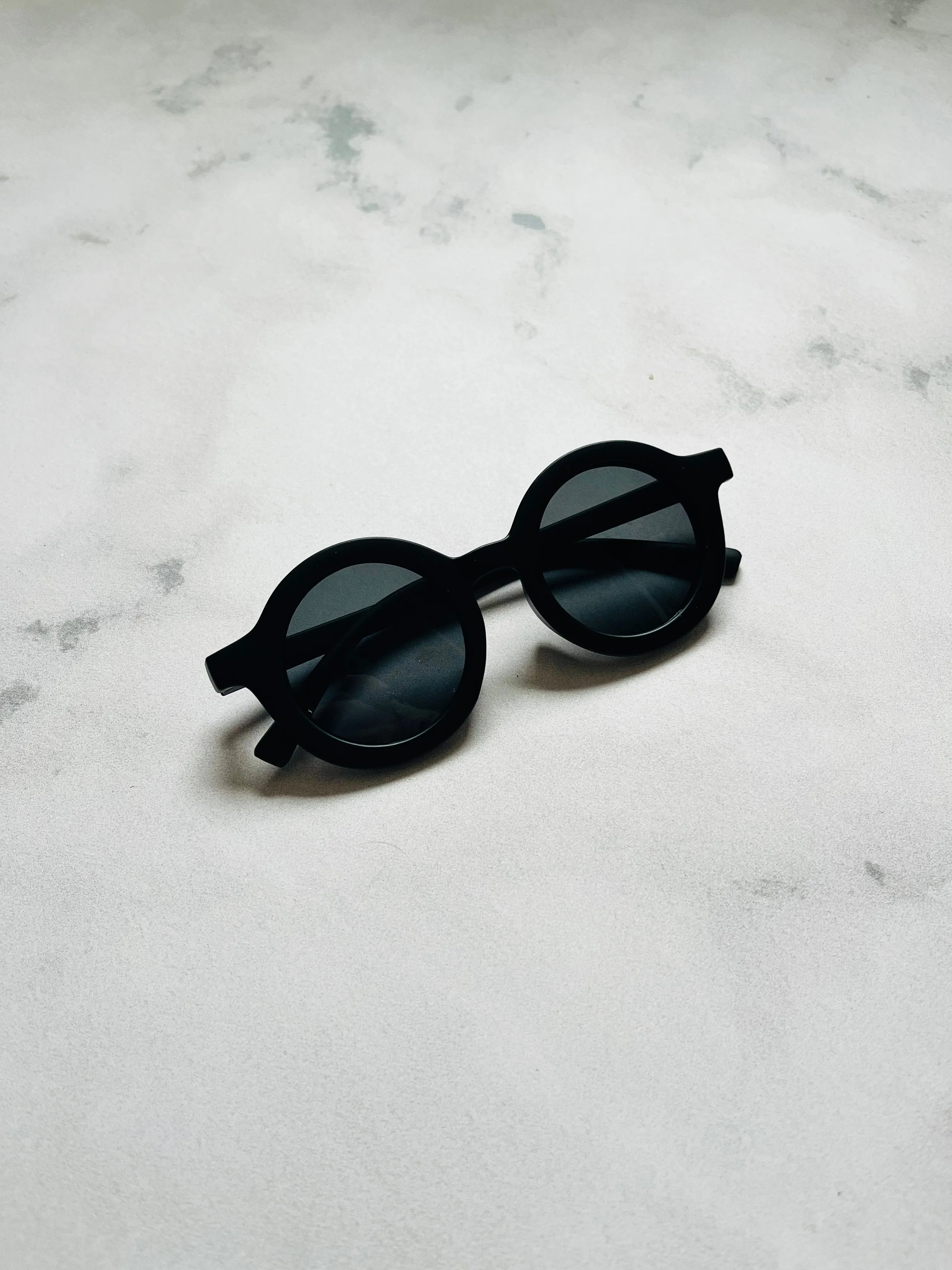Luna Rose Round Matte Sunglasses Black
