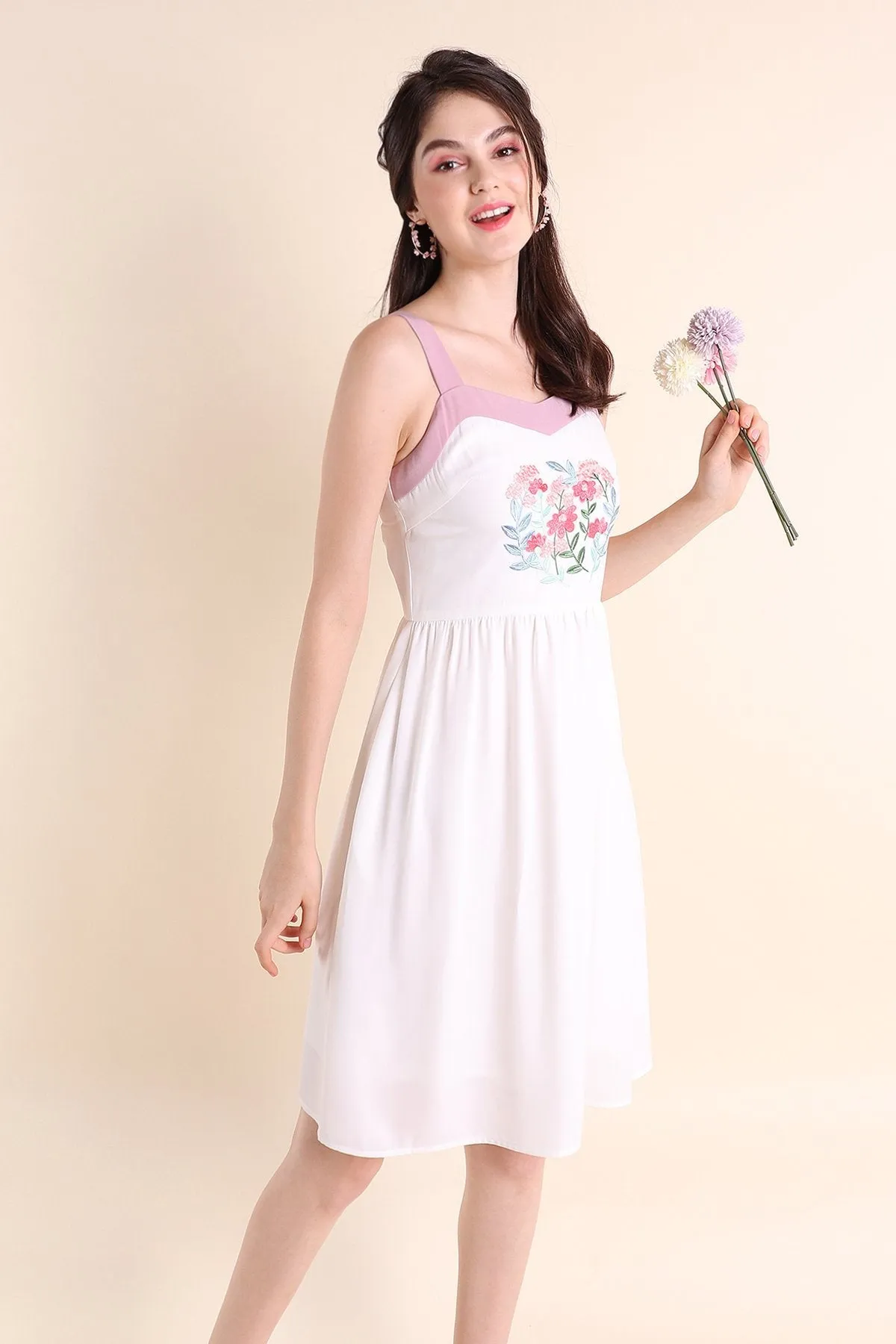 MADEBYNM LEILA FLORAL EMBROIDERY A-LINE DRESS IN WHITE