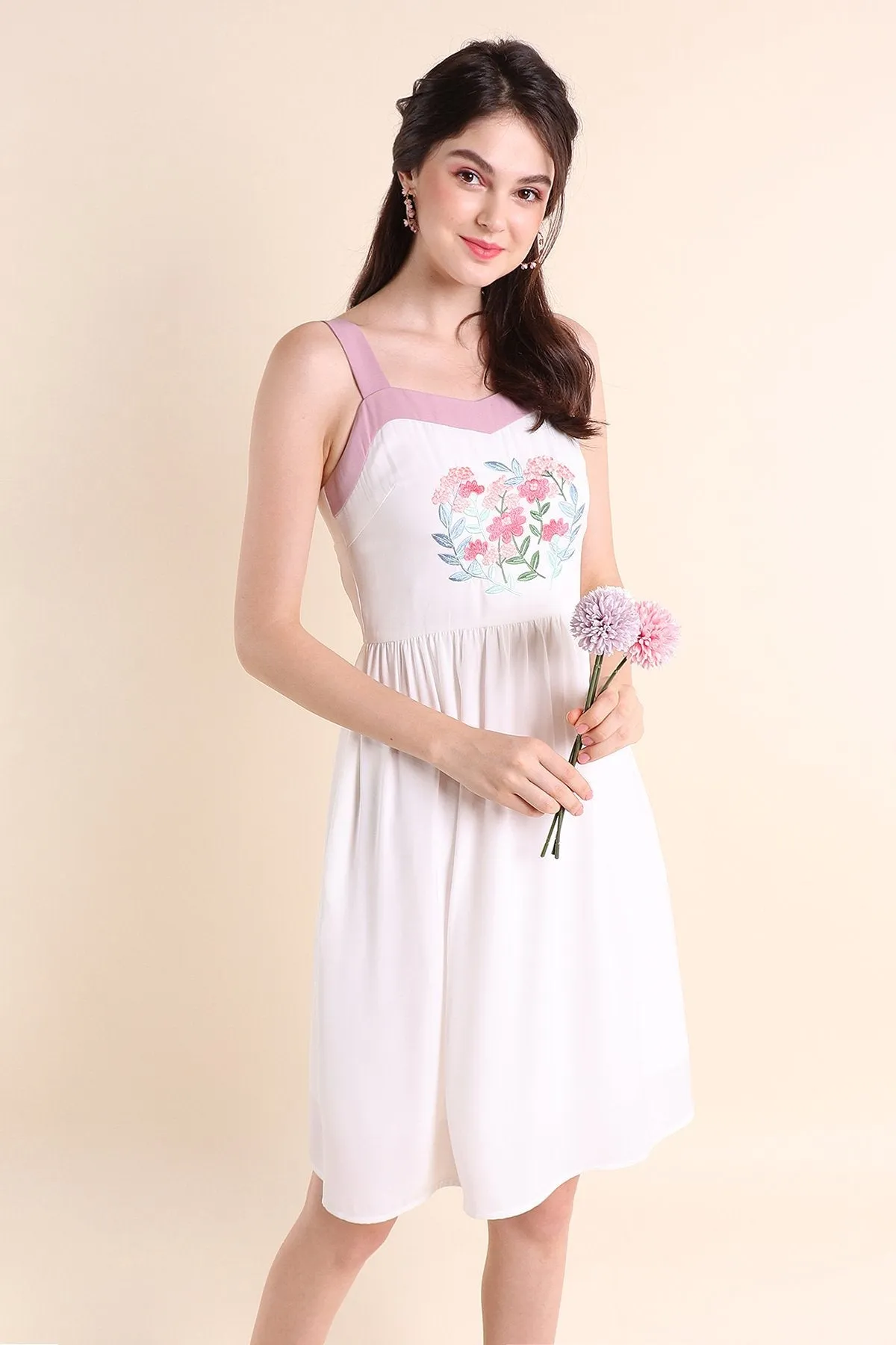 MADEBYNM LEILA FLORAL EMBROIDERY A-LINE DRESS IN WHITE