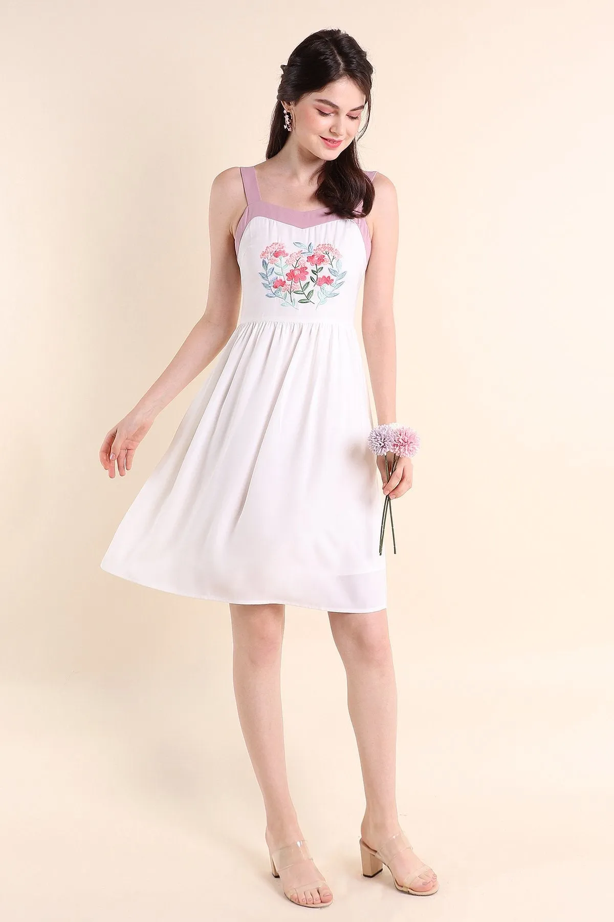 MADEBYNM LEILA FLORAL EMBROIDERY A-LINE DRESS IN WHITE