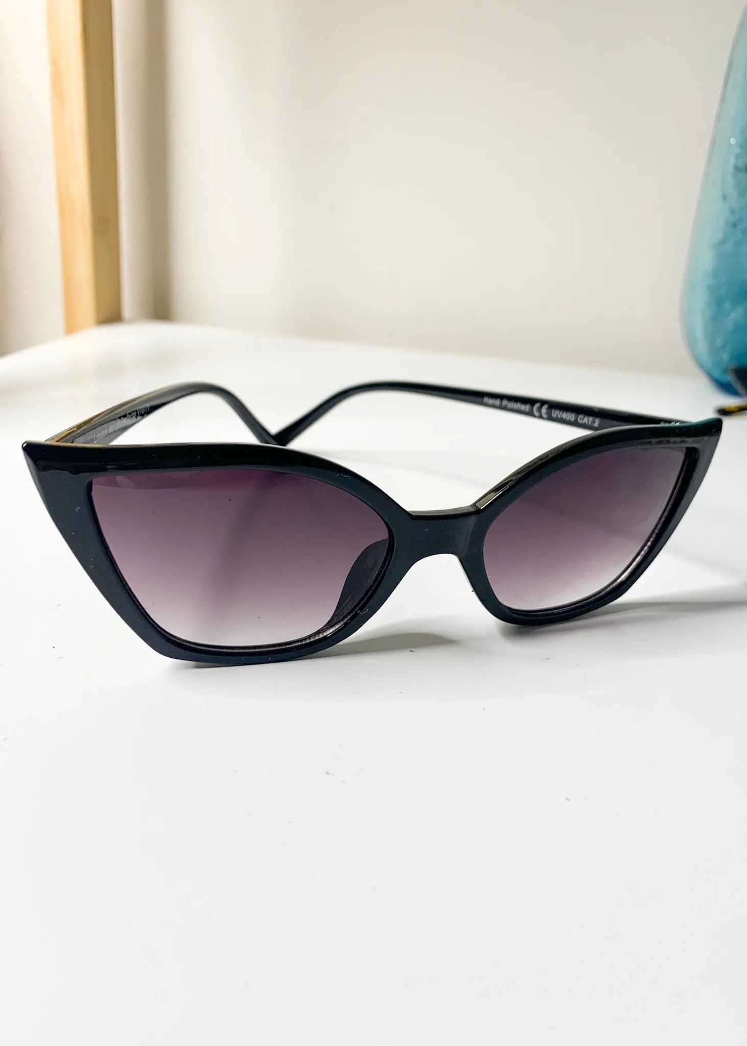 Retro Cats Eye Sunglasses in Black