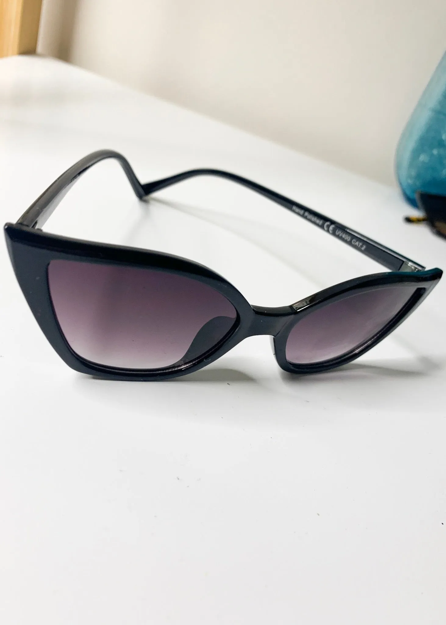 Retro Cats Eye Sunglasses in Black