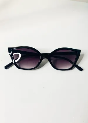 Retro Cats Eye Sunglasses in Black