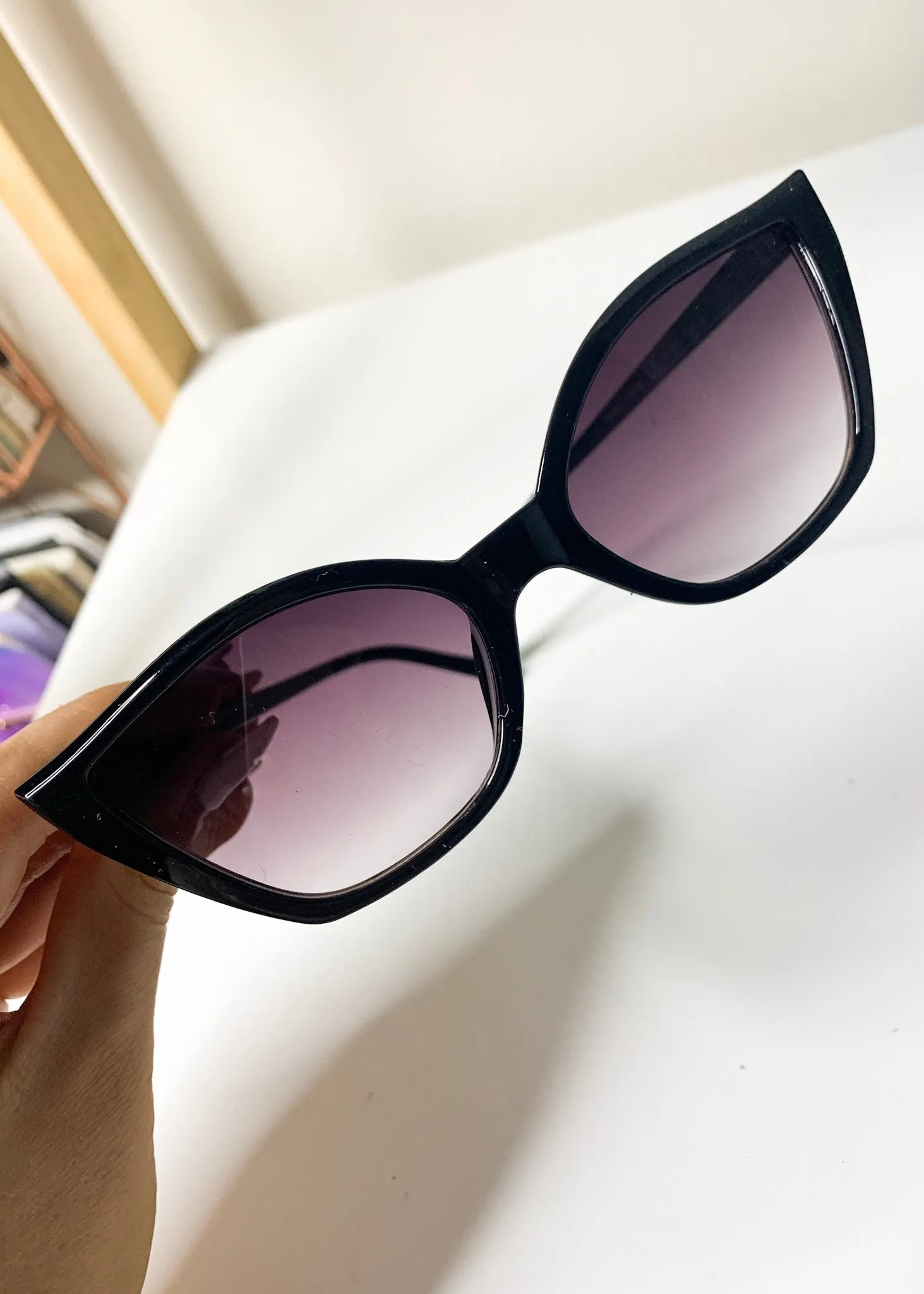 Retro Cats Eye Sunglasses in Black