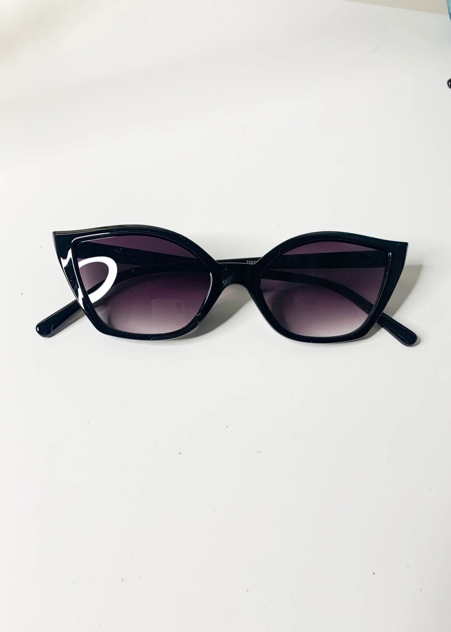 Retro Cats Eye Sunglasses in Black