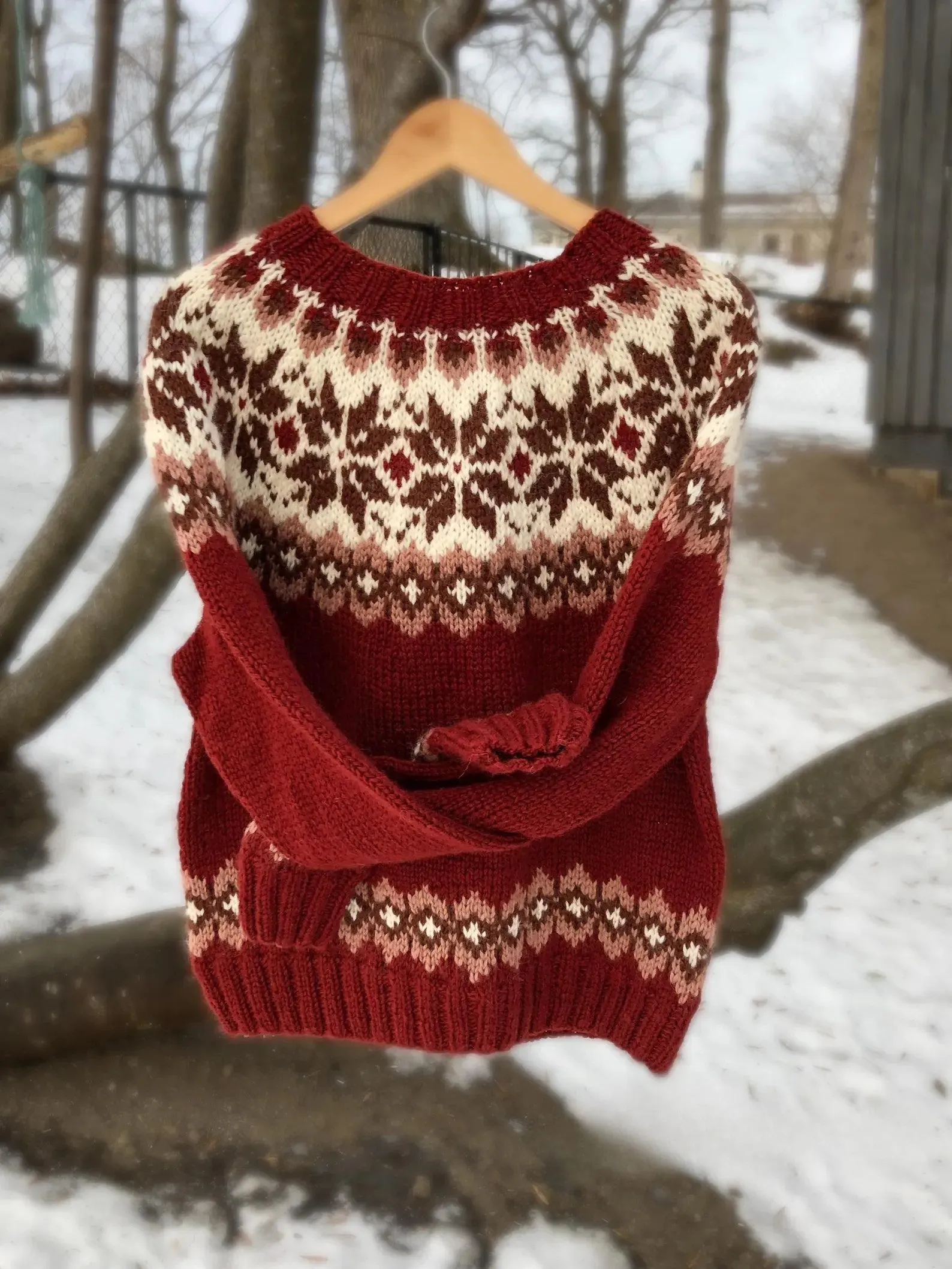 Sofia® | Comfortable red sweater with a crew neck and long sleeves