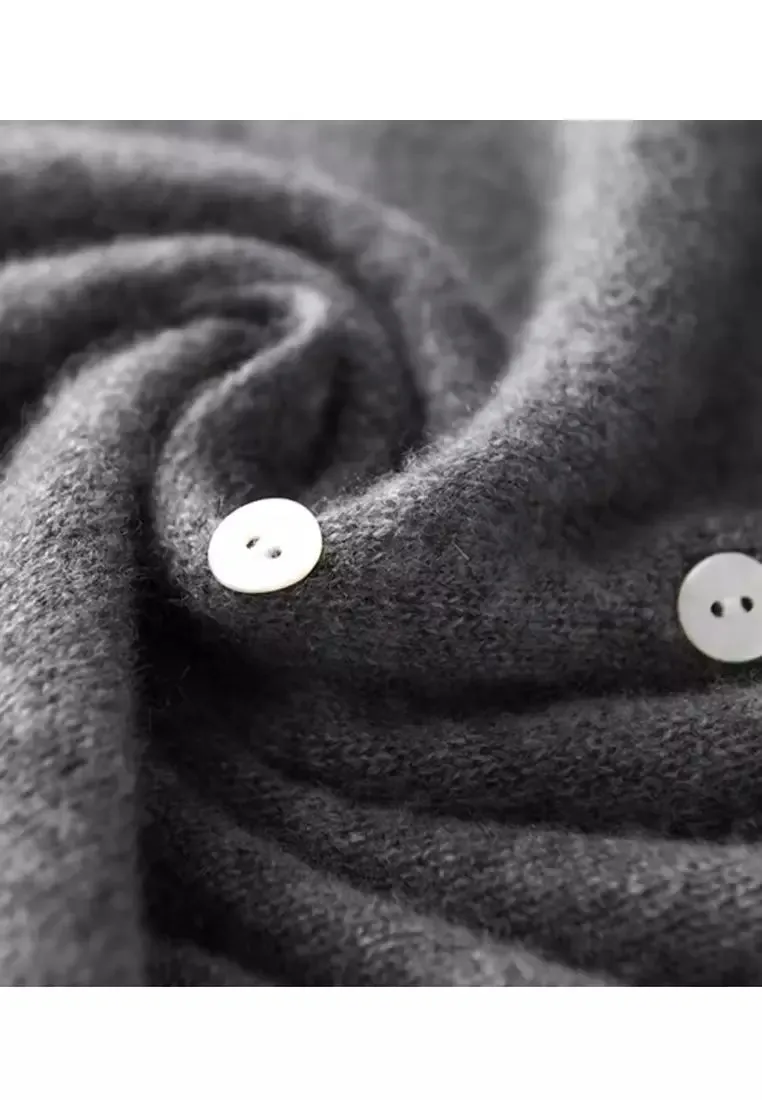 Stella® | Elegant sweater with trendy button closure