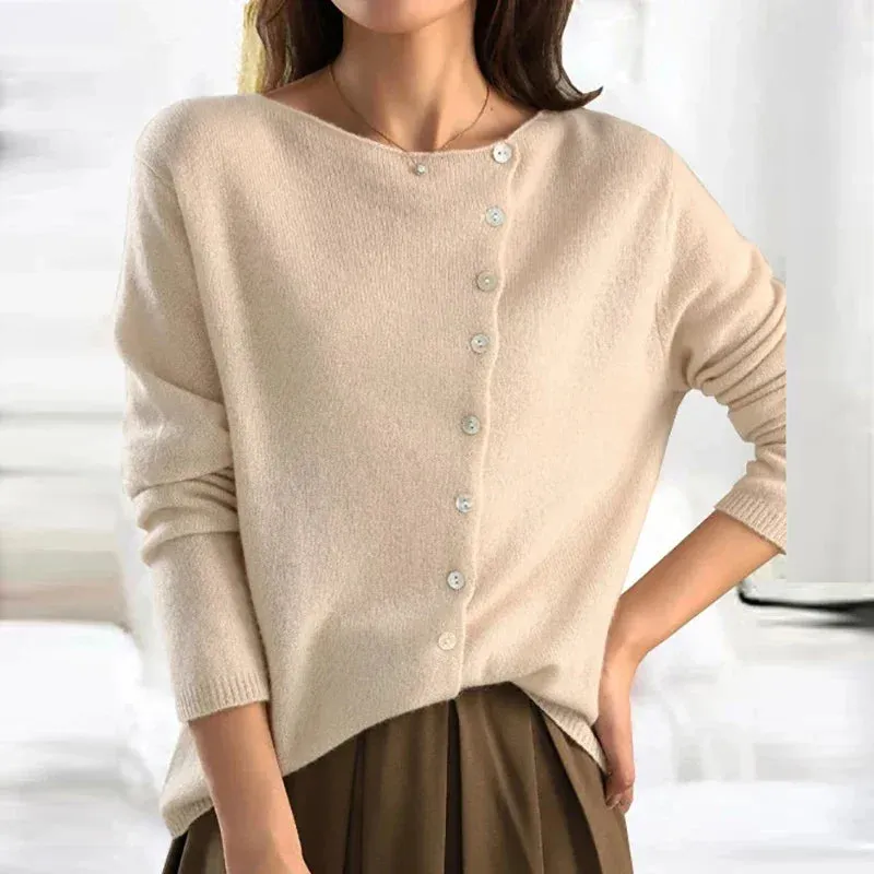 Stella® | Elegant sweater with trendy button closure