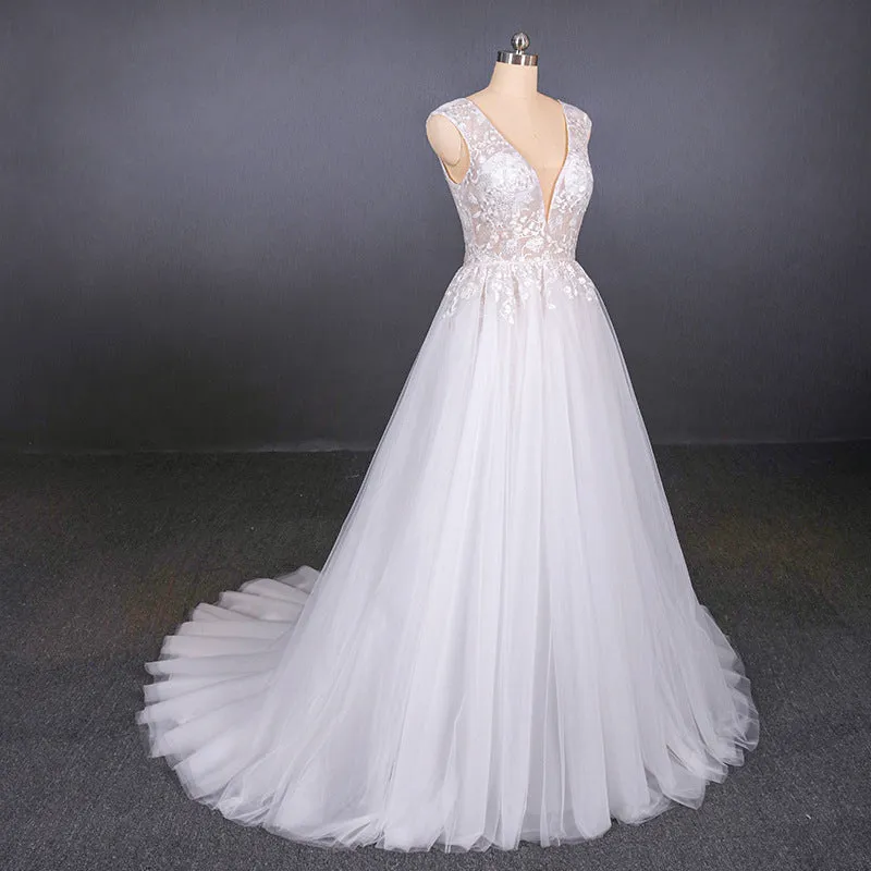 Stunning A Line V Neck Tulle Lace Appliques Wedding Dress  Bridal Dress OKQ12