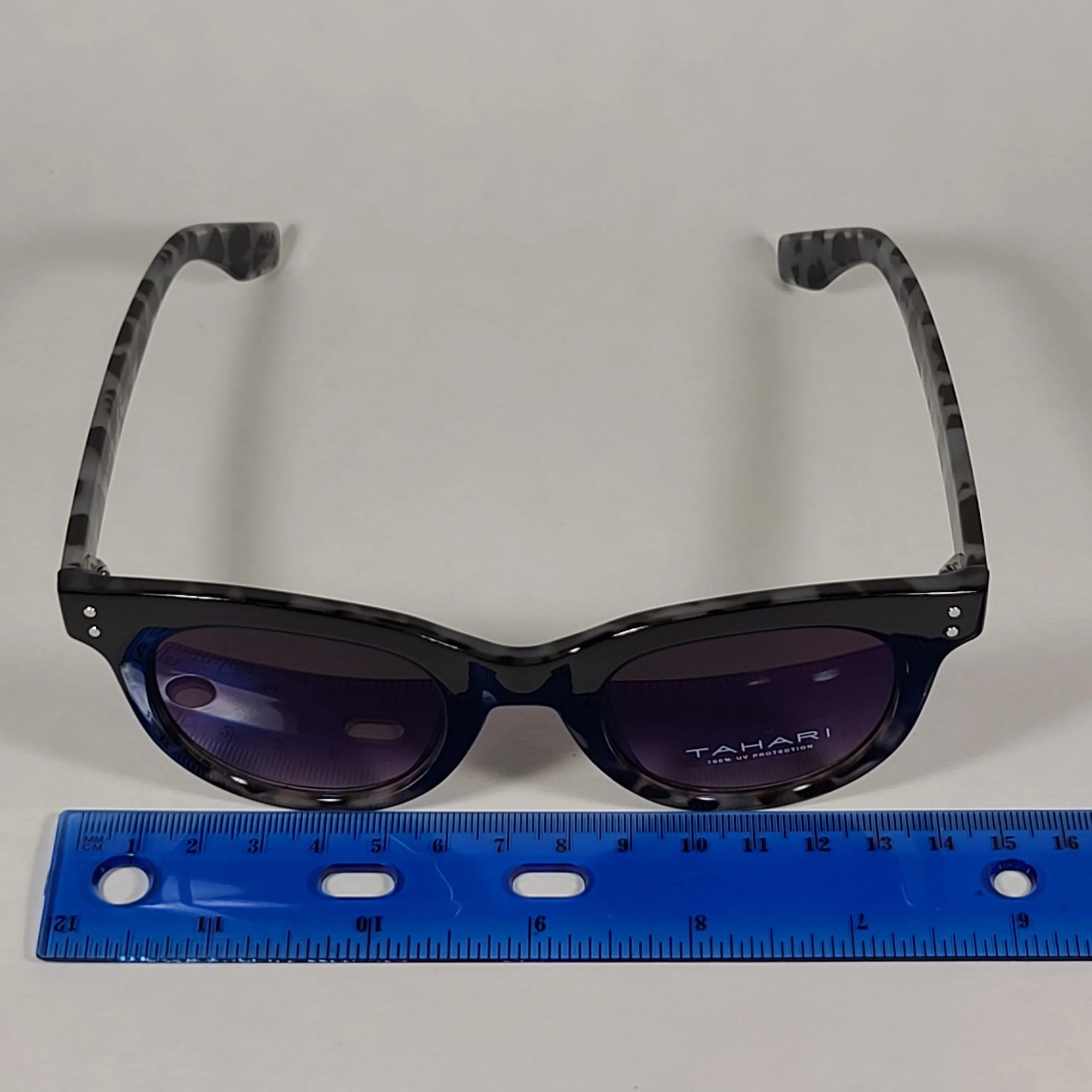 Tahari Round Sunglasses Black Oatmeal Frame Gray Smoke Gradient Lens TH775 OXOAT