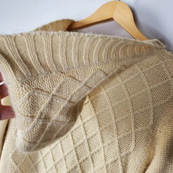 Tulle cream chunky knit fisherman sweater in Excellent condition