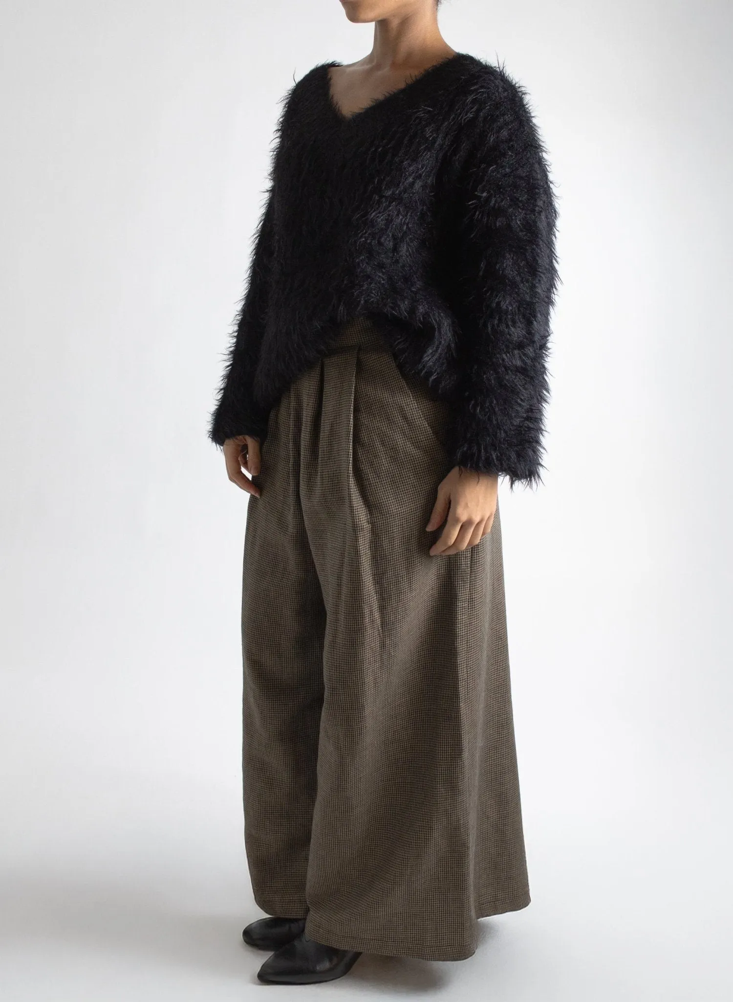 V-Neck Fuzzy Sweater - Black