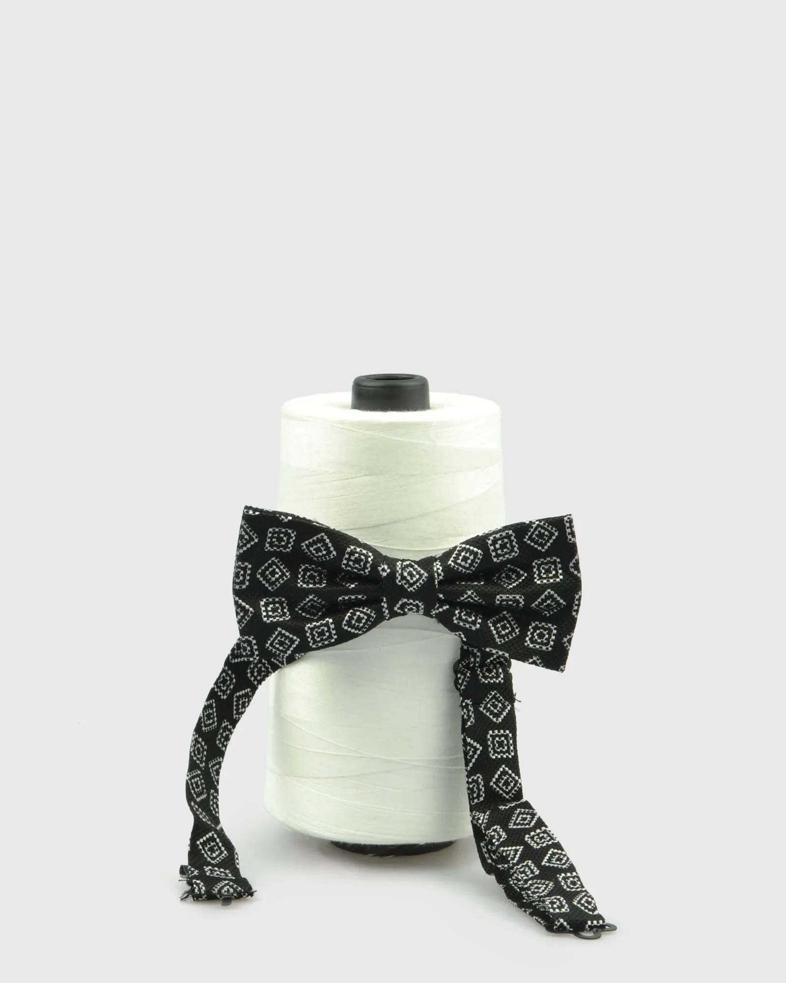 VINCENT & FRANKS SS21-17 BLACK CHECK BOW