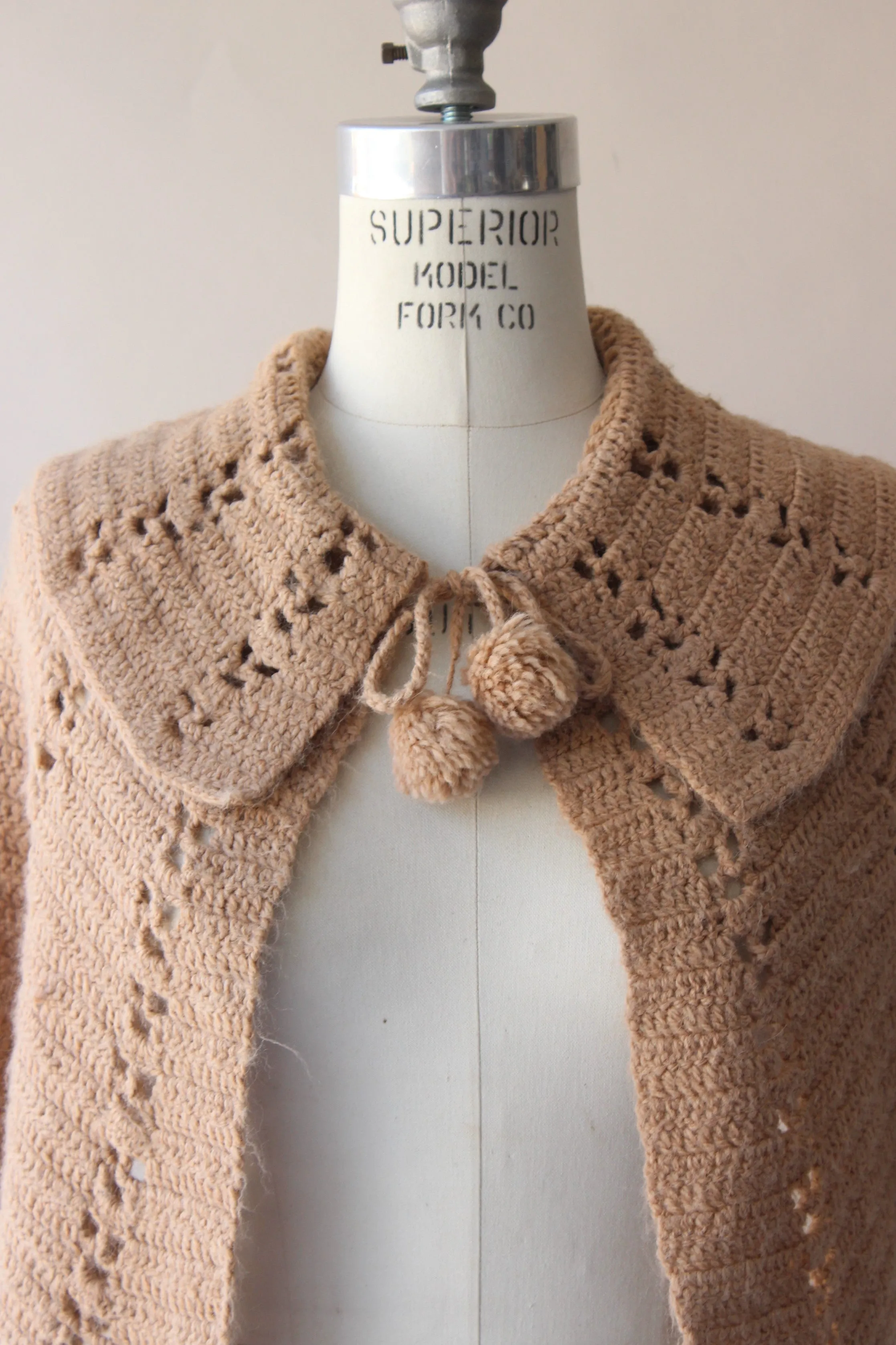 Vintage 1960s Chocolate Brown Knit Capelet