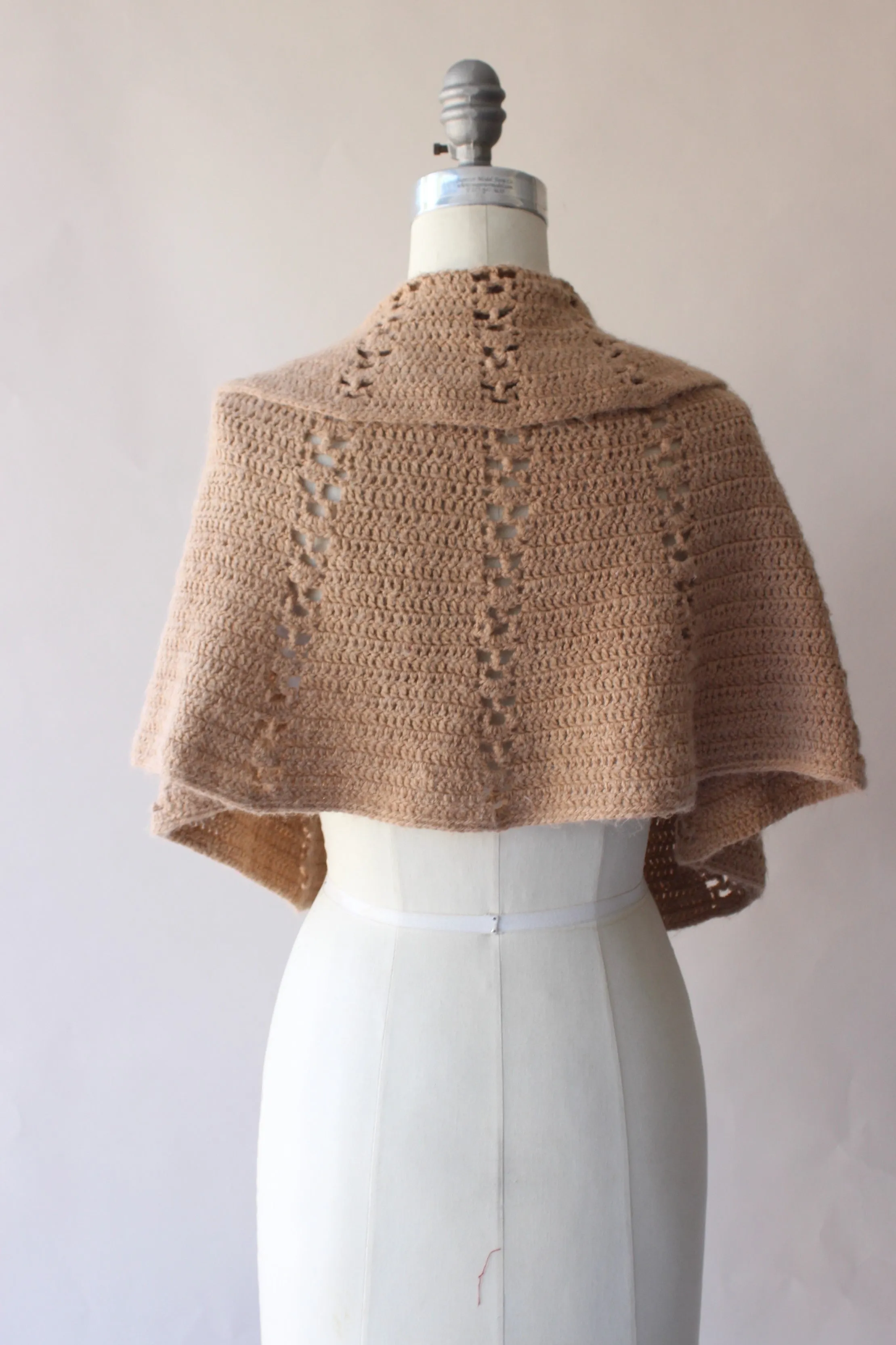 Vintage 1960s Chocolate Brown Knit Capelet