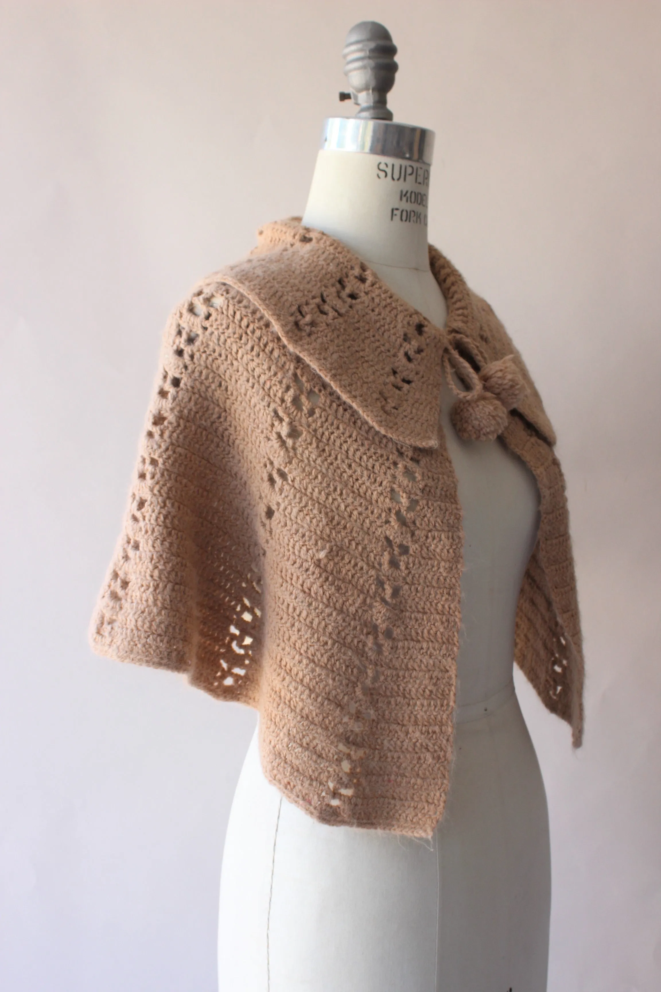 Vintage 1960s Chocolate Brown Knit Capelet