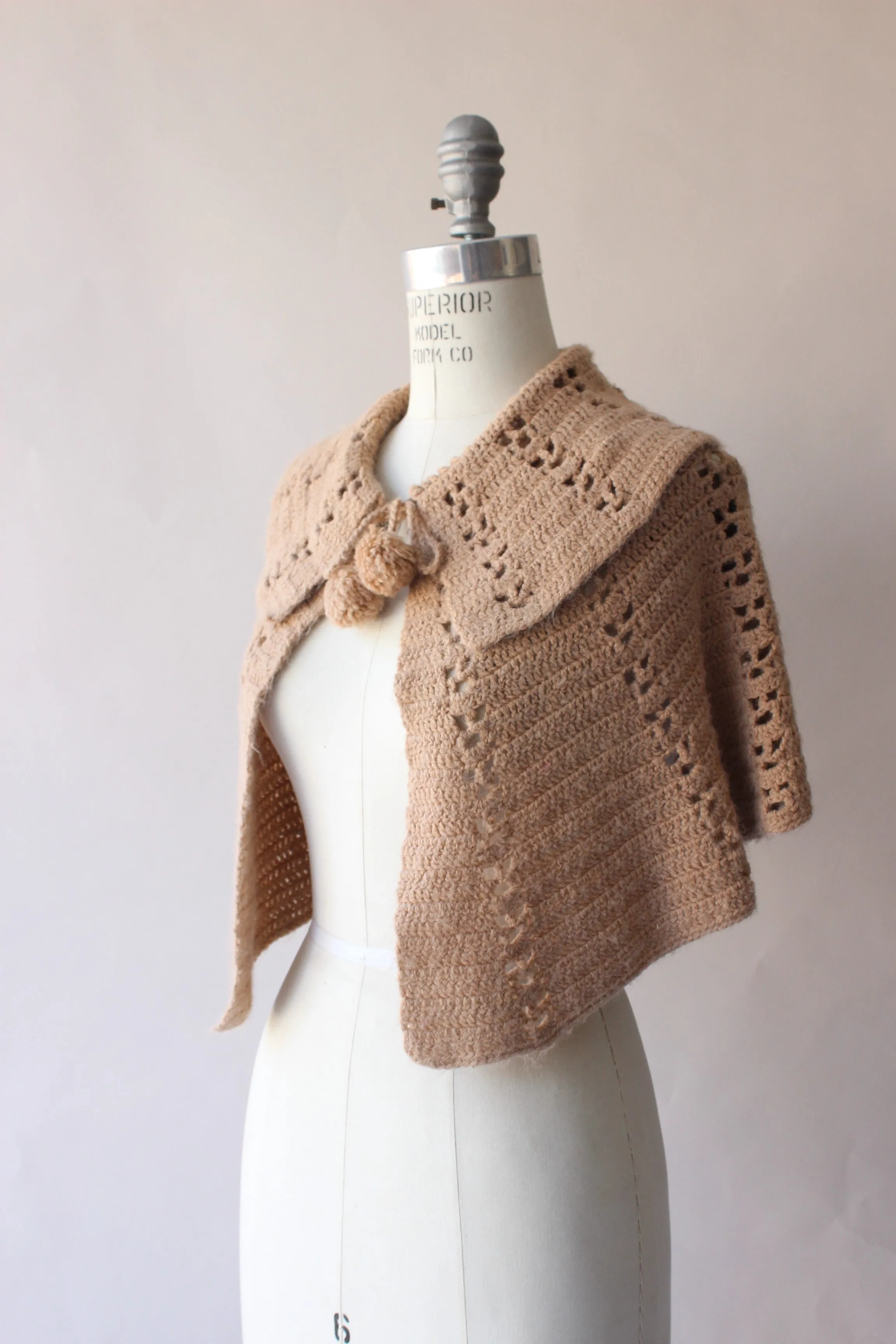 Vintage 1960s Chocolate Brown Knit Capelet