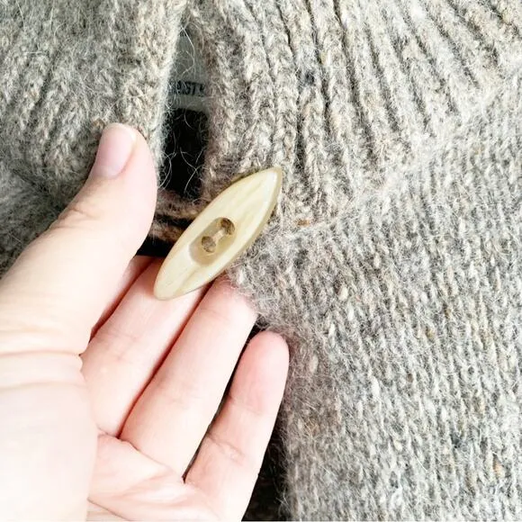 Vintage Doncaster Wool Mohair Angora Knit Sweater Cape Toggle Closure Pockets OS